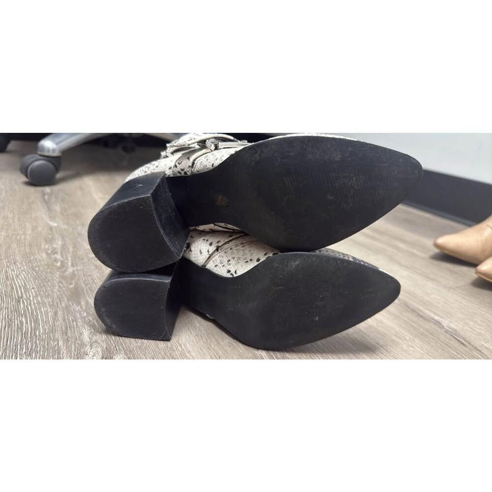 Steve Madden snake skin, white and black heels size 7.5 - Picture 2 of 3